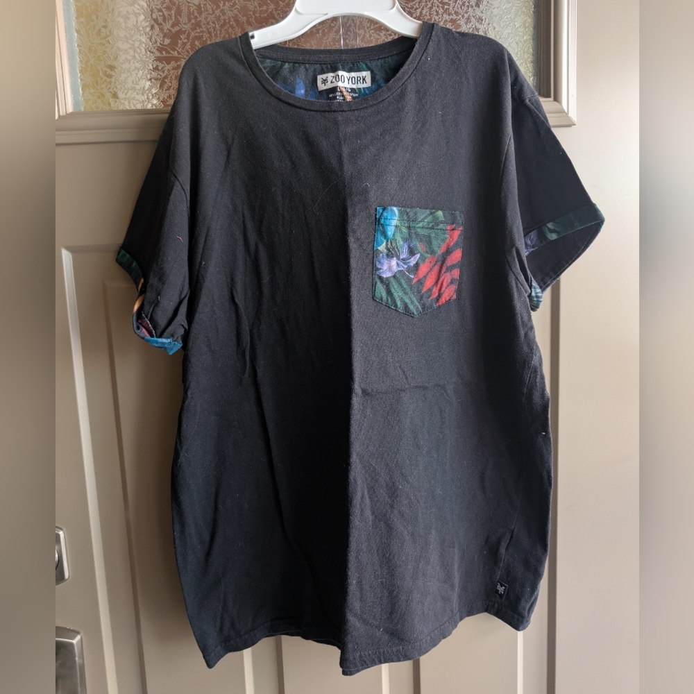 💜3/$15 5/$20 7/$25💜Mens Sz Lg Tshirt - Picture 1 of 1
